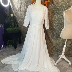 Chic White Lace Bridal Dress